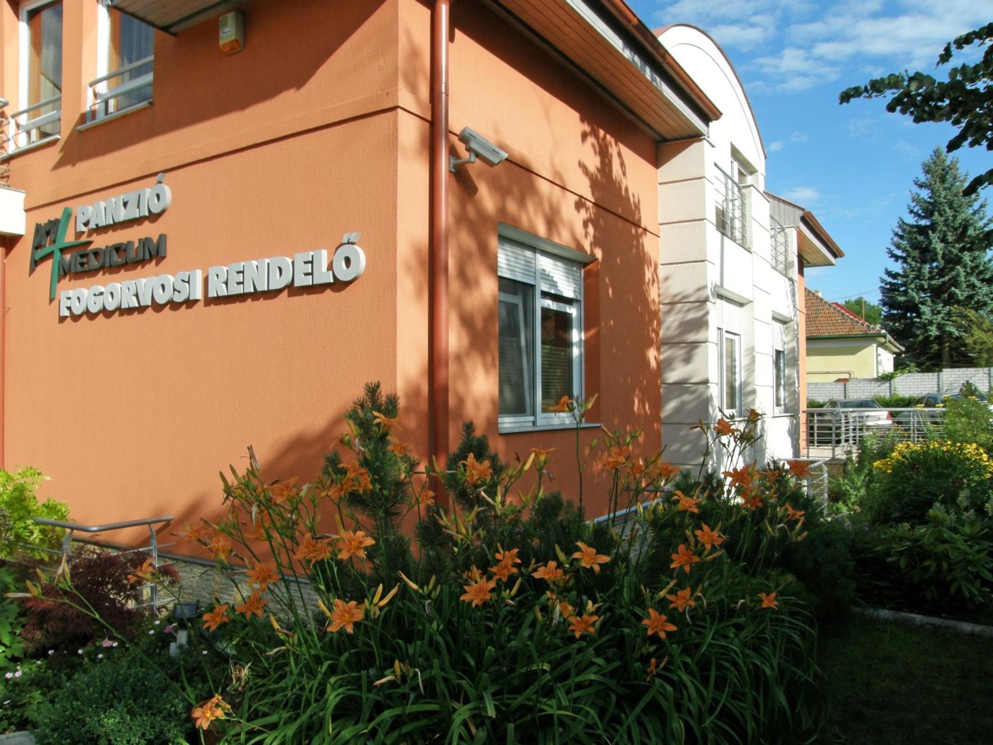 Promedicum Panzio Hotel Veszprém Екстериор снимка