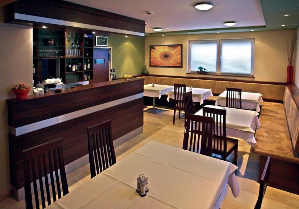 Promedicum Panzio Hotel Veszprém Екстериор снимка